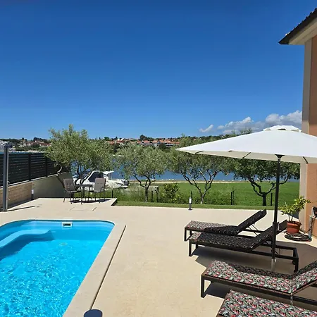 Olive Garden, With A Private Pool Apartment